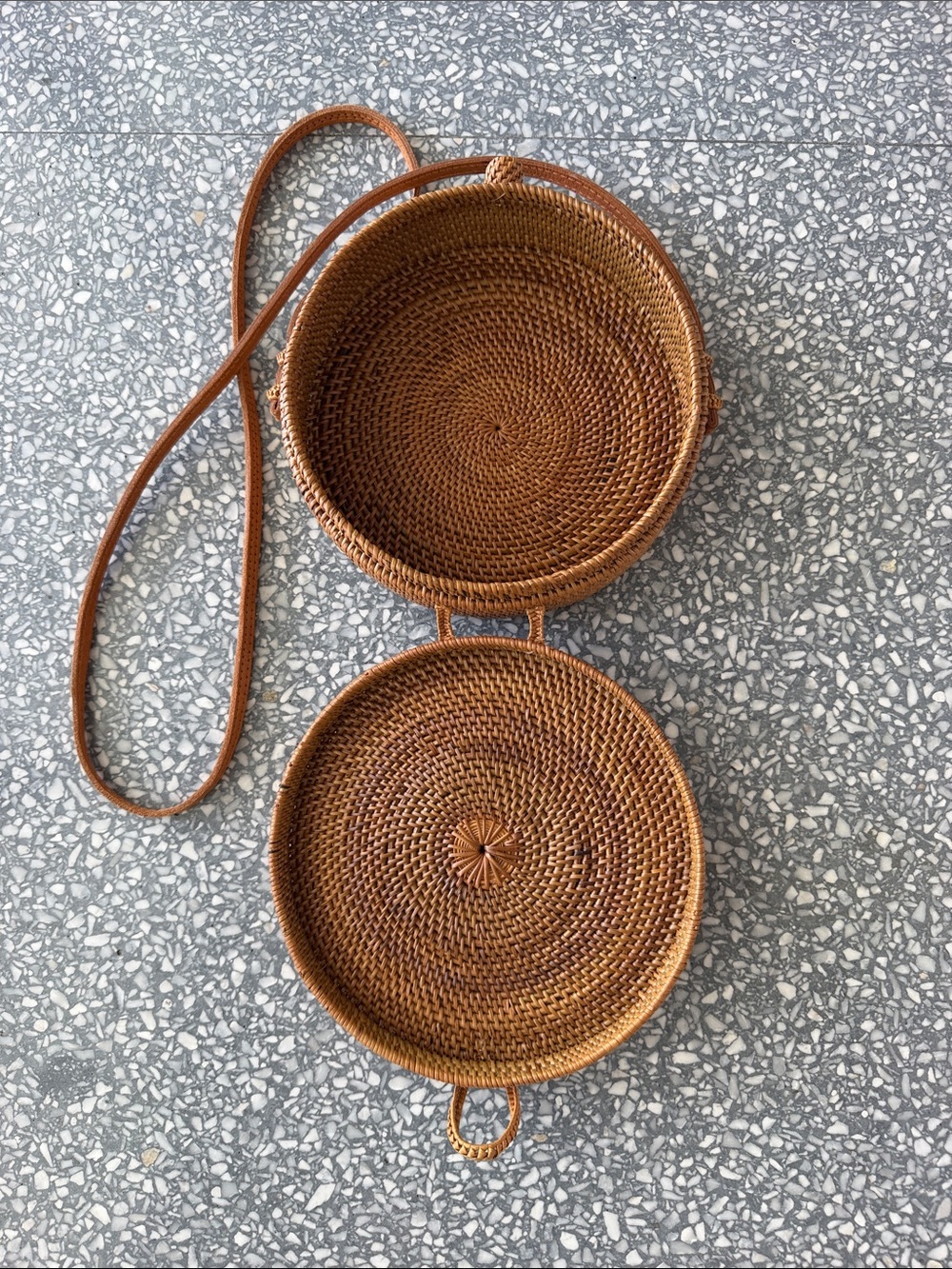 Round Raffia Bag - Picture 2 of 2